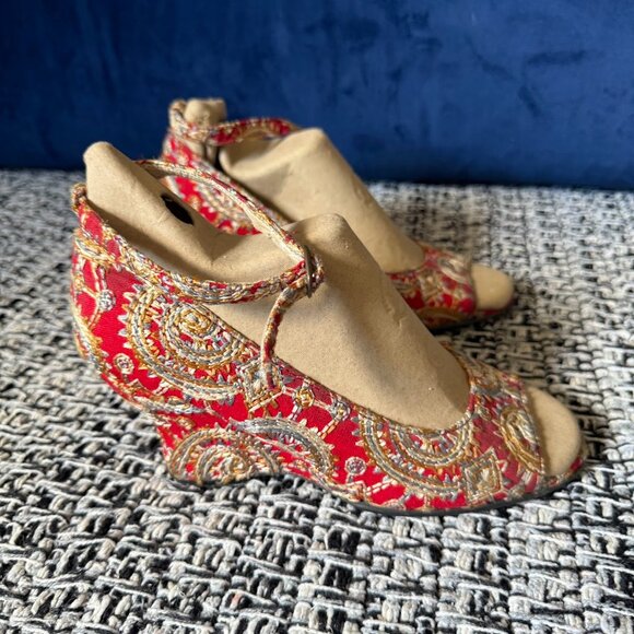 Elegant Red Wedge Sandals - Picture 5 of 9
